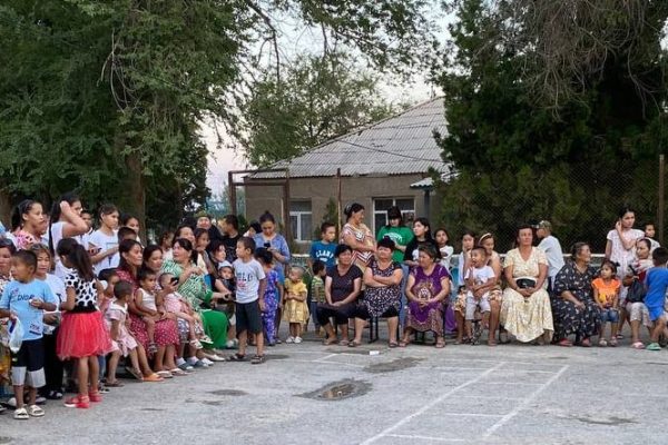 “30-iyun Jaslar kúni” múnásibeti menen “Jaslar aylıǵı” sheńberinde 28-iyun kúni Nókis rayonı 22-sanlı mektebi aldında jaslarımızģa arnalģan oyın zawıqlı keshesi bolıp ótti.