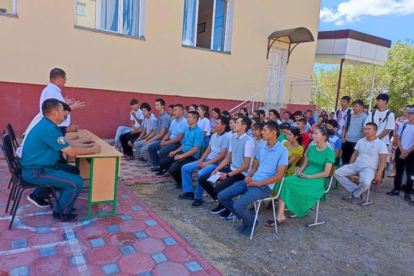Jınayat isleri boyınsha Nókis rayonı sudı baslıǵı jaslar menen ushırastı